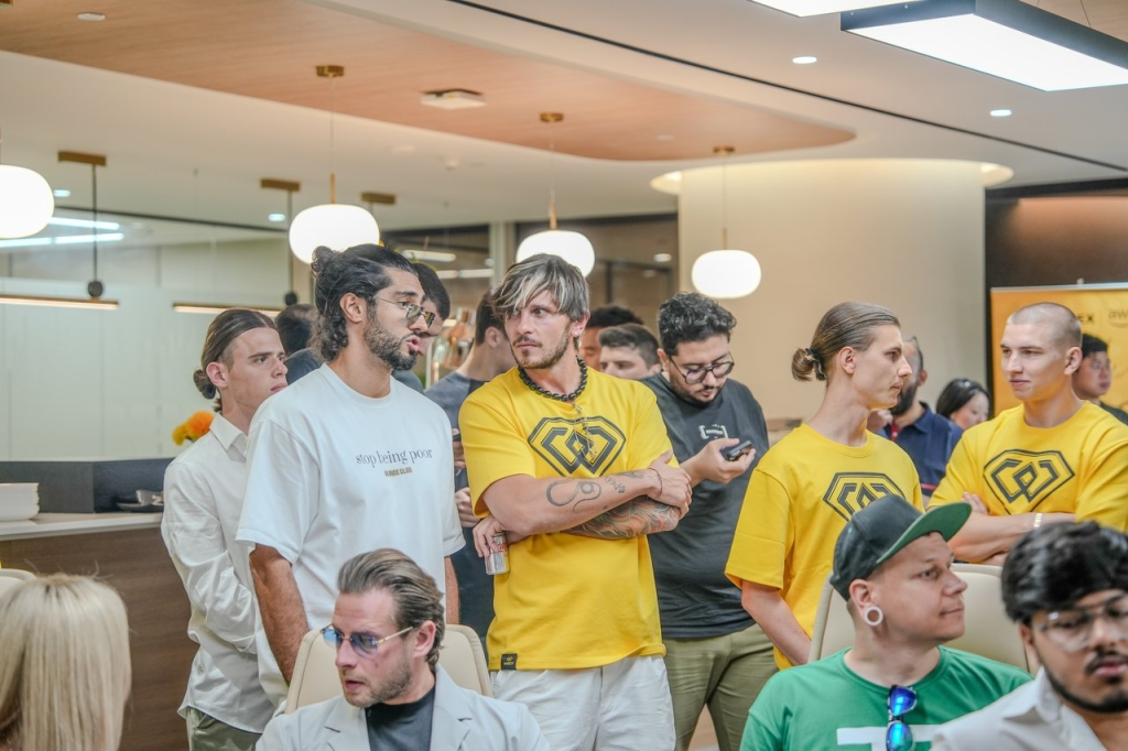 WEEX圓滿收官Blockchain Life 2025,以白金贊助商身分亮相杜拜,共話加密新週期